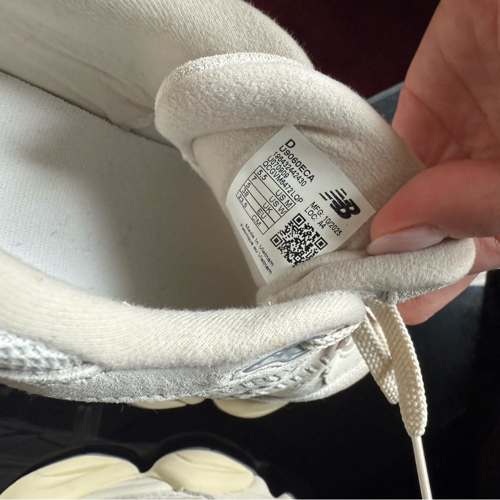 New Balance 9060s - Picture 4 of 6